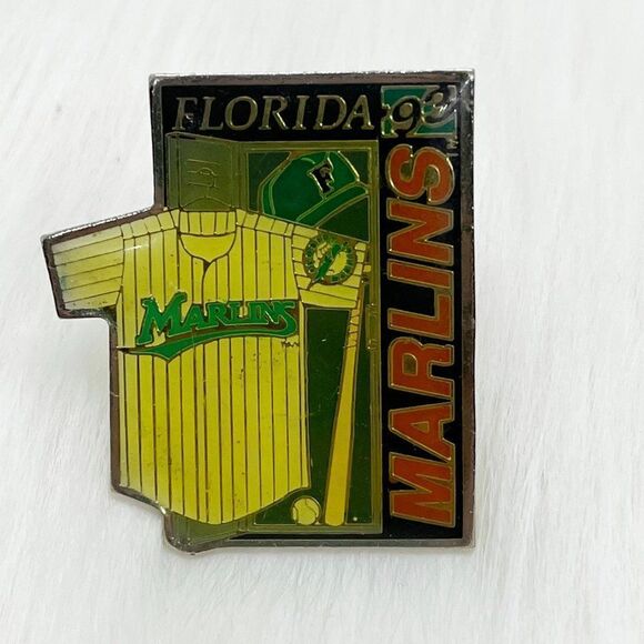 🔮 5/$25 Vintage MLB‎ 1993 Florida Marlins Pin - Picture 1 of 3